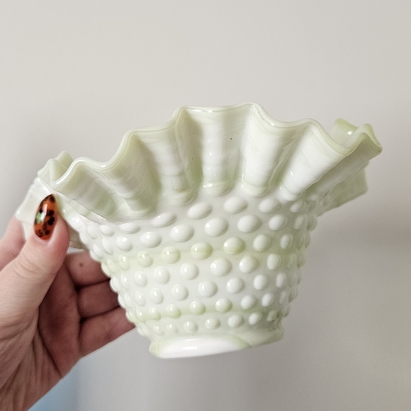 Green Slag Glass Bowl - Picture 6 of 8